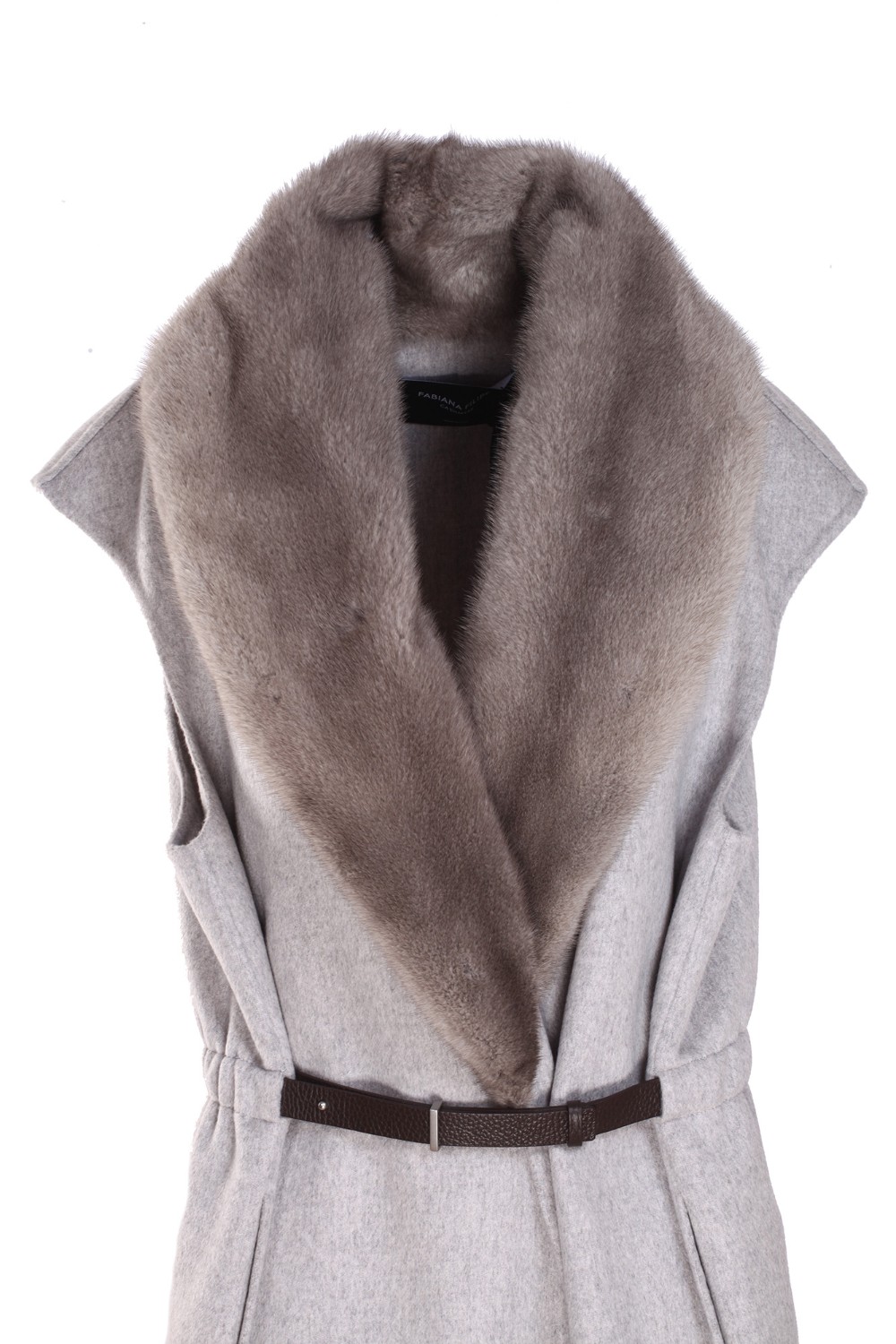 shop FABIANA FILIPPI Saldi Gilet: Fabiana Filippi mantella in cashmere.
Collo in pelliccia.
Cintura in vita.
Vestibilità regolare.
Composizione: 100% Cashmere.
Fabbricato in Italia.. PLD222B883-I727 VR1 number 9432987